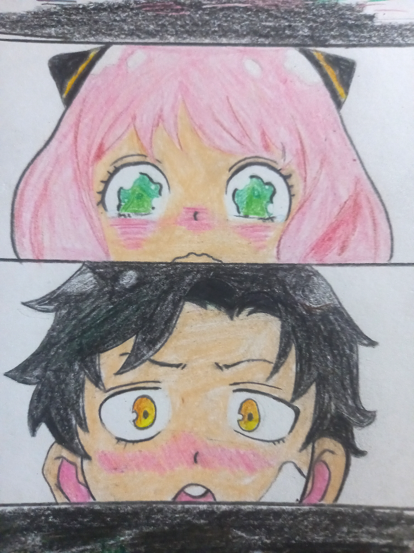 Zwei Anime-Gesichter in Comic-Panels: ein Mädchen mit rosa Haaren und grünen Augen über einem erschrockenen Jungen mit schwarzen Haaren und bernsteinfarbenen Augen.